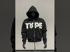 Een kledingstukje met een zakdoekje.